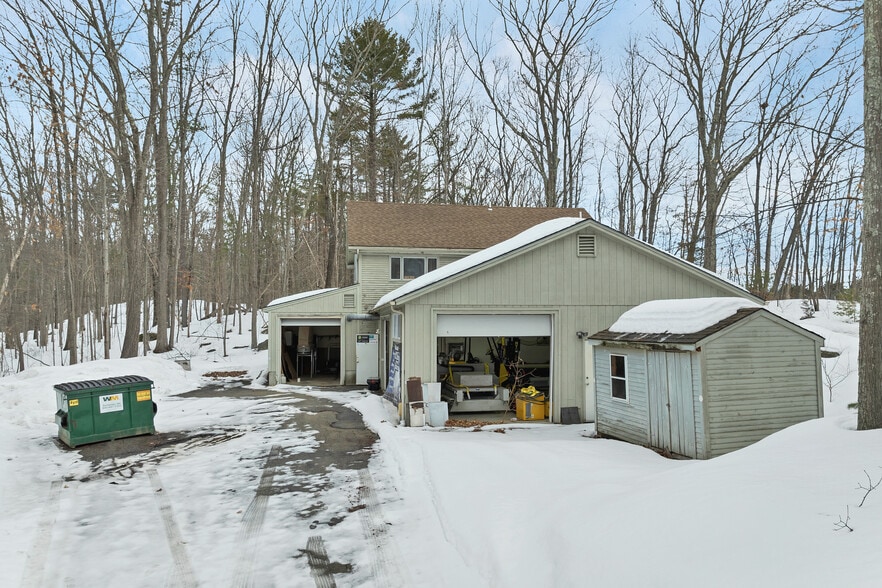 Primary Photo Of 1 Young Ln, Newmarket Flex For Sale