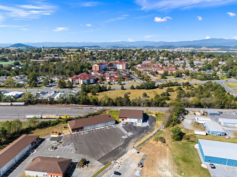 More Photos Of 975 Sawtooth Oak Cir, Harrisonburg Warehouse For Lease