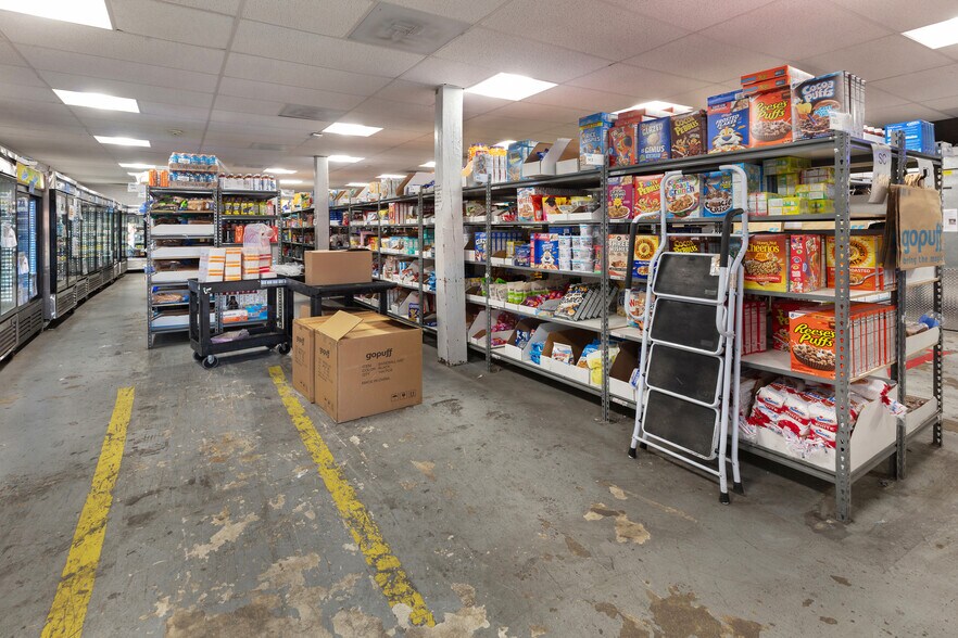 More Photos Of 327 S St NE, Washington Warehouse For Lease