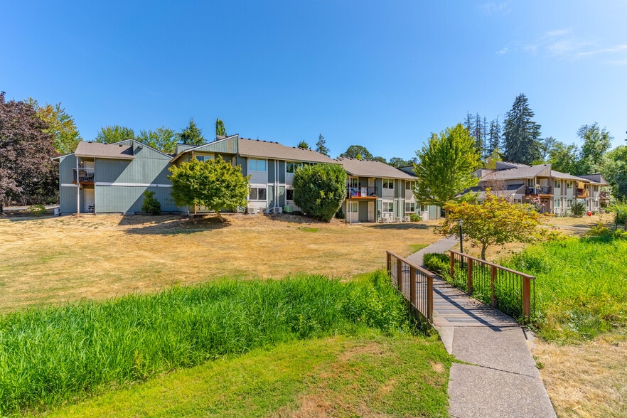 More Photos Of 2048 NE Highway 99W, McMinnville Apartments For Sale