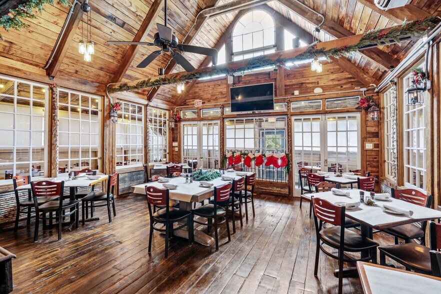 More Photos Of 925 10th St, Port Royal Restaurant For Sale
