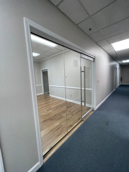 More Photos Of 1111 Cambridge Sq, Alpharetta Office Residential For Sale