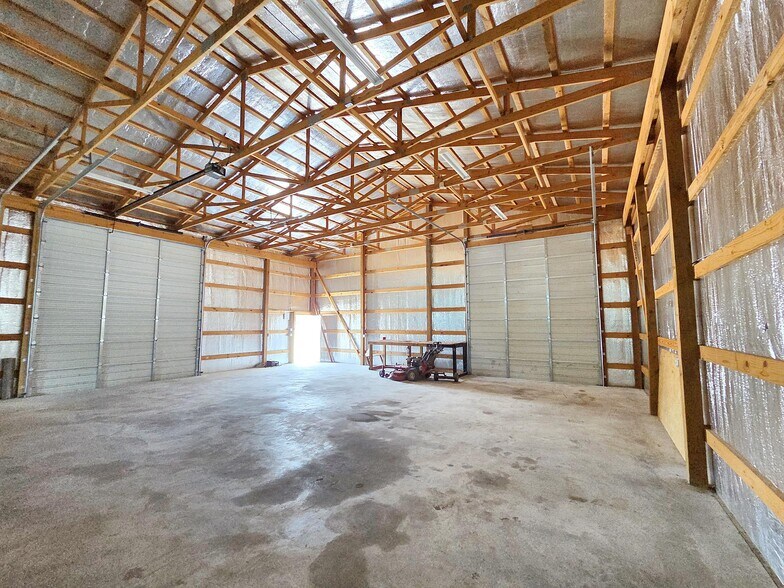 More Photos Of 33774 Highway 51, Wagoner Showroom For Lease