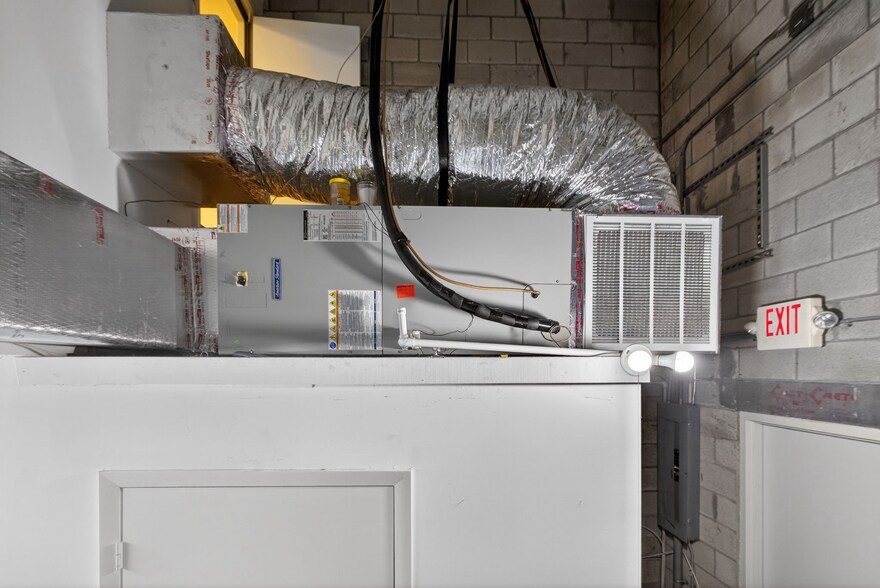 More Photos Of 3097-3117 SE Gran Park Way, Stuart Light Manufacturing For Sale