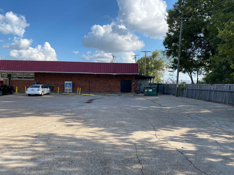 More Photos Of 352 E Belt Line Rd, Wilmer Storefront Retail Office For Sale