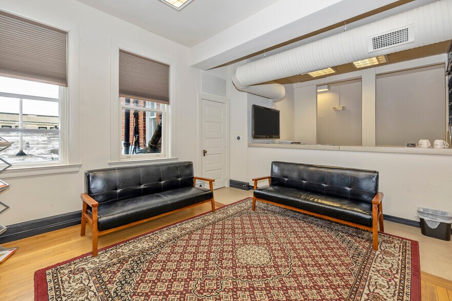 More Photos Of 5 S Market St, Frederick Storefront Retail Office For Lease