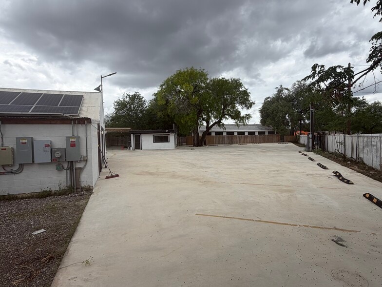 More Photos Of 418 Vine St, San Antonio Office Residential For Sale