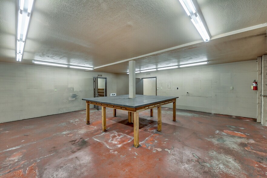 More Photos Of 13330 Sherman Way, North Hollywood Auto Repair For Lease