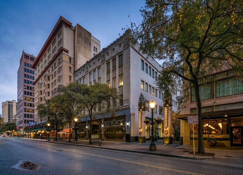 More Photos Of 217-219 E Houston St, San Antonio Office For Lease