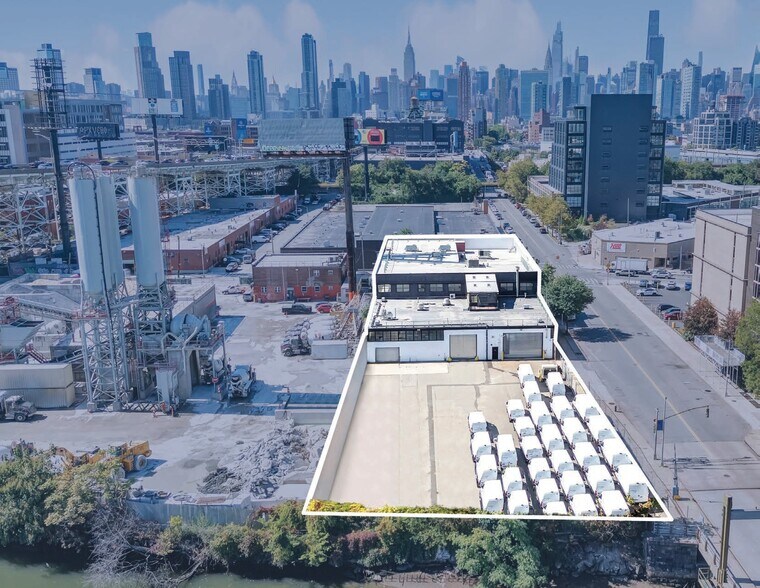 Primary Photo Of 2710 49th Ave, Long Island City Warehouse For Lease