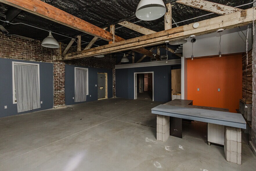 More Photos Of 470 N Seneca St, Wichita Warehouse For Sale