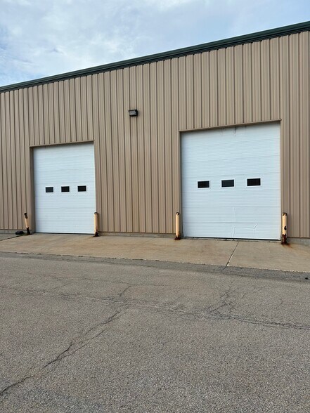 More Photos Of 61 Airport Dr, Rochester Service For Lease