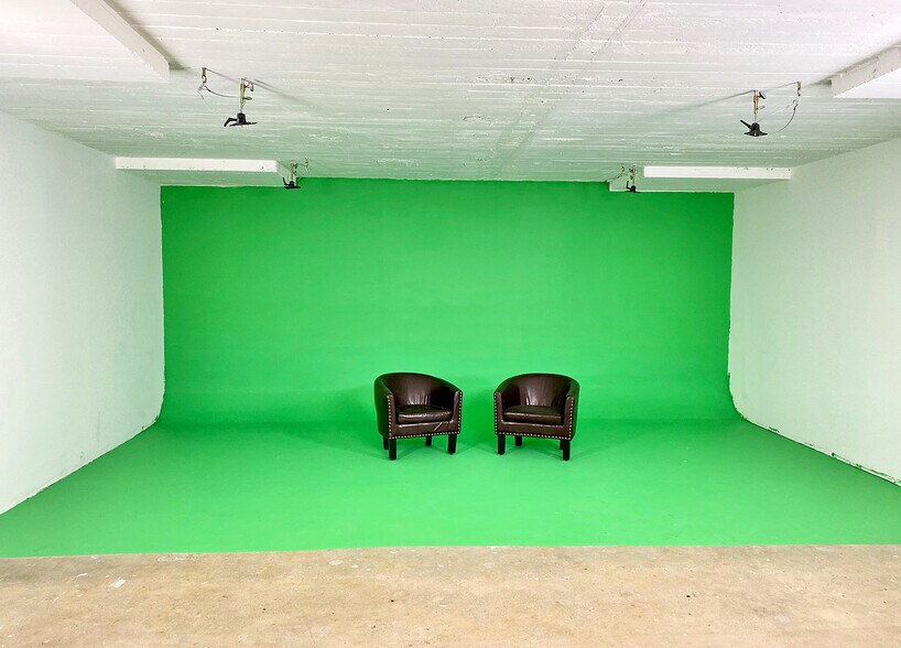 More Photos Of 405 Towne Ave, Los Angeles Showroom For Sale