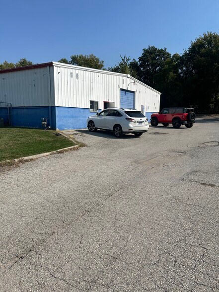 More Photos Of 1901 S 291 Hwy, Independence Auto Repair For Sale