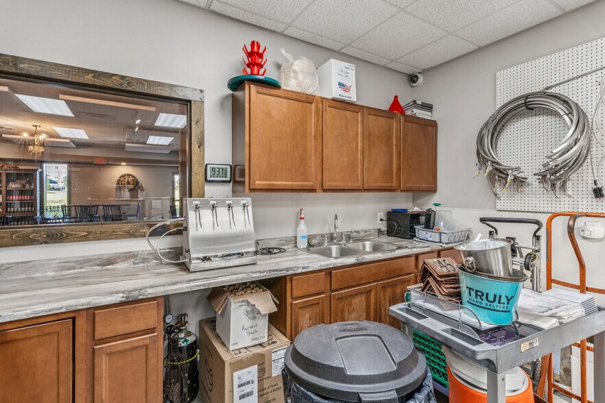 More Photos Of 1720 North Ridge Rd, Findlay General Retail For Sale