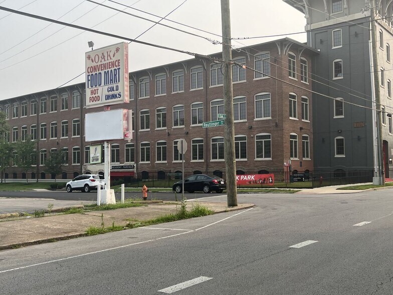 More Photos Of 1056 E Oak St, Louisville Storefront For Lease