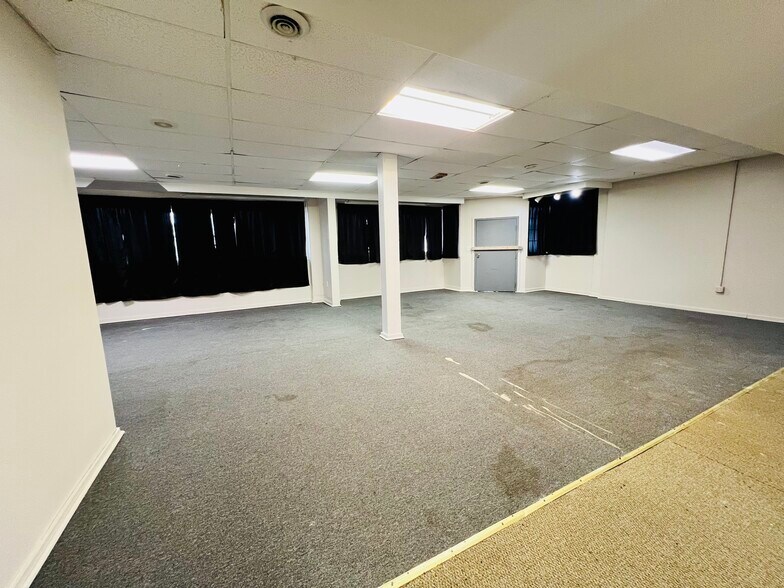 More Photos Of 1938 Airport Hwy, Toledo Freestanding For Sale