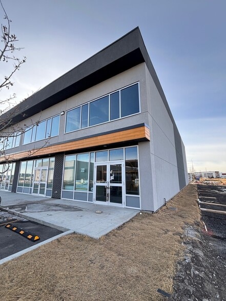 More Photos Of 4070 108 Av NE, Calgary Service For Sale