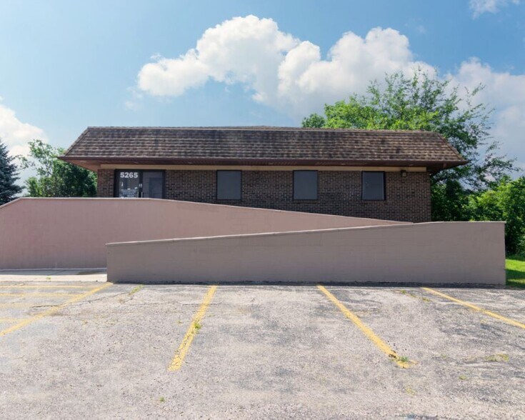 Primary Photo Of 5265 W Pierson Rd, Flushing Medical For Sale