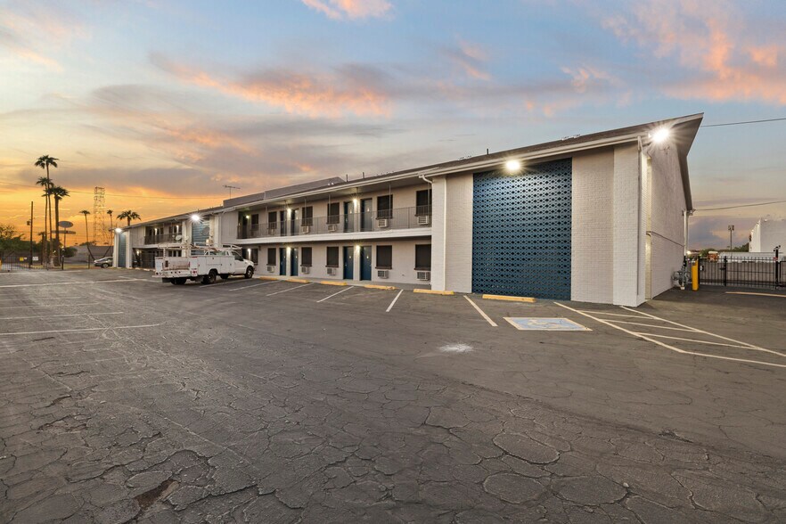 More Photos Of 4021 N 27th Ave, Phoenix Hotel For Sale