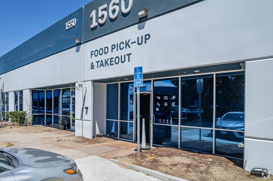 More Photos Of 1560 S Lewis St, Anaheim Warehouse For Lease