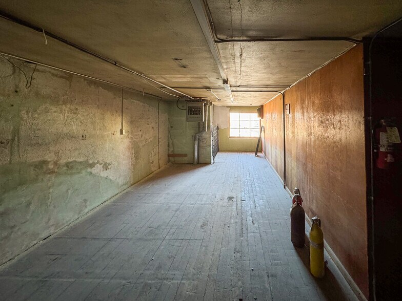 More Photos Of 113 Central Ave, Great Falls Flex For Sale