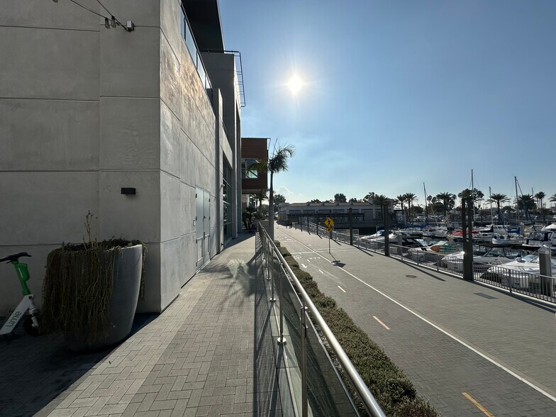 More Photos Of 4625-4635 Admiralty Way, Marina Del Rey Unknown For Lease