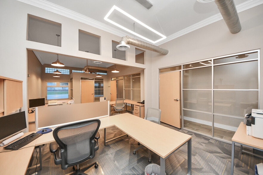 More Photos Of 4123 Highway 90, Brookshire Office For Sale