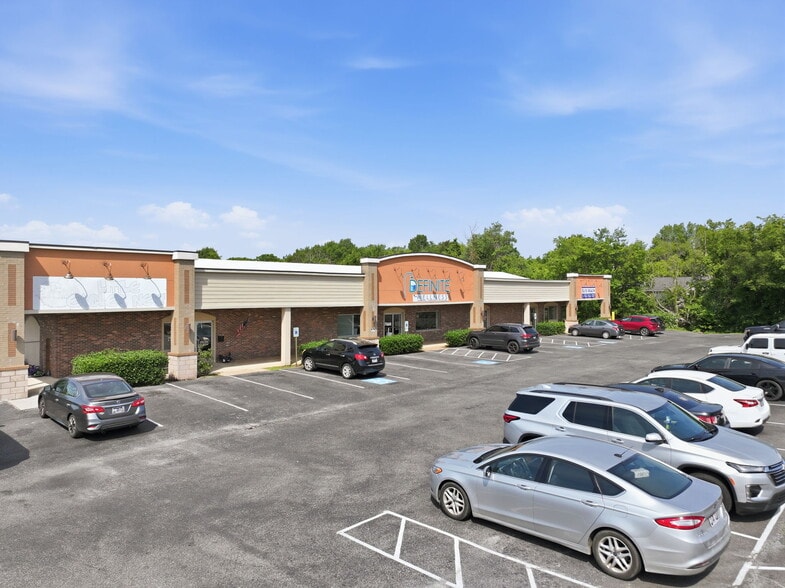 More Photos Of 875 Union St, Shelbyville Storefront Retail Office For Sale