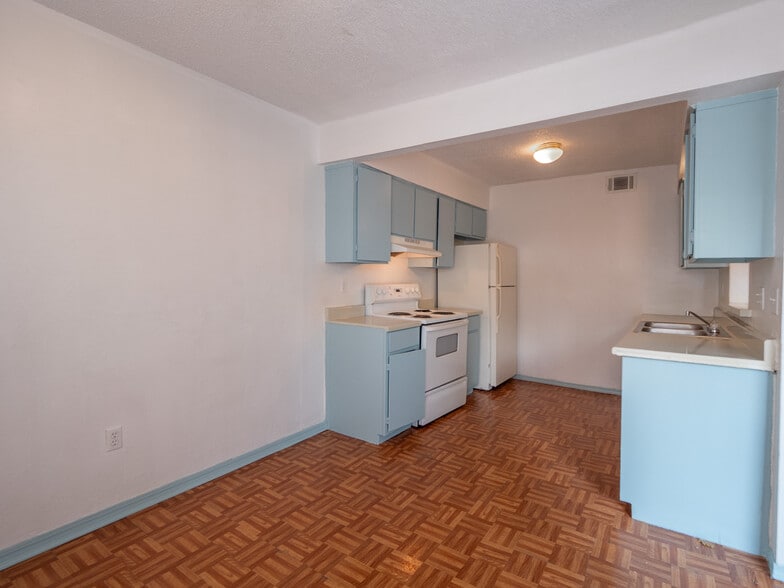 More Photos Of 5924 NW 10th St, Oklahoma City Apartments For Sale