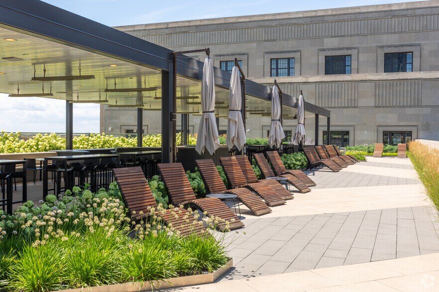More Photos Of 433 W Van Buren St, Chicago Office For Lease