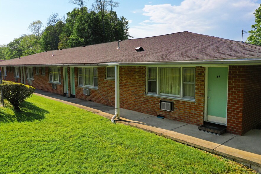 More Photos Of 4100 Albany Post Rd, Hyde Park Hotel For Sale