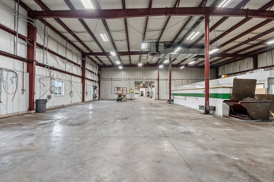 More Photos Of 3300 Commodity Ln, Green Bay Manufacturing For Sale