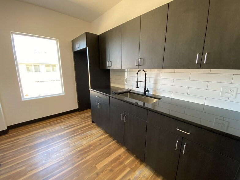More Photos Of 11702 Frankford Ave, Lubbock Medical For Sale