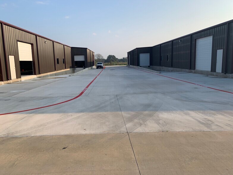 More Photos Of 3303 Shell Rd, Georgetown Unknown For Lease