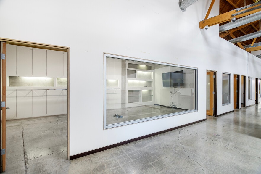 More Photos Of 5655 W Adams Blvd, Los Angeles Warehouse For Lease