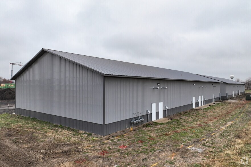More Photos Of 126 6th Street South St, Waverly Warehouse For Sale
