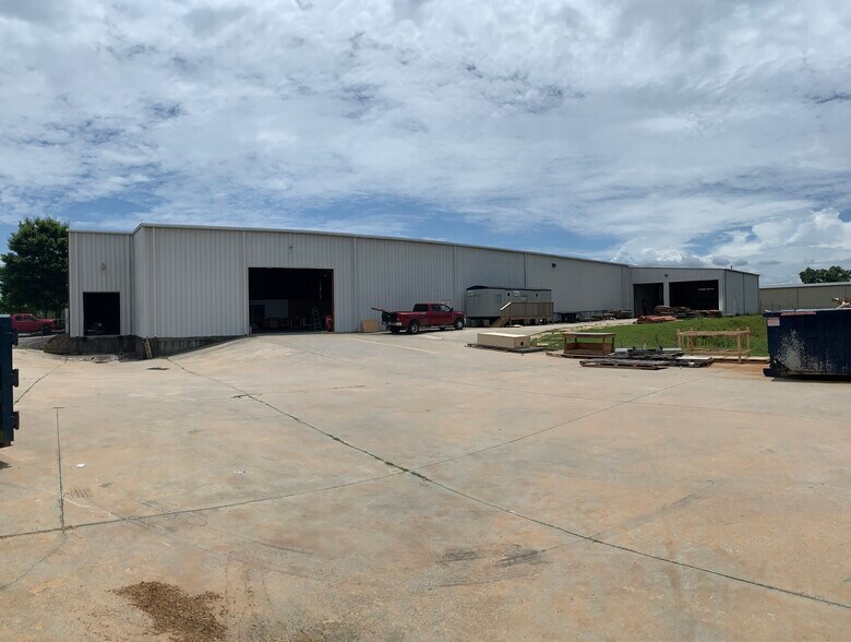 More Photos Of 4322 McBrayer Rd, Oakwood Warehouse For Lease