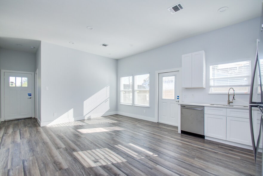 More Photos Of 2620 Delafield St, Houston Apartments For Sale