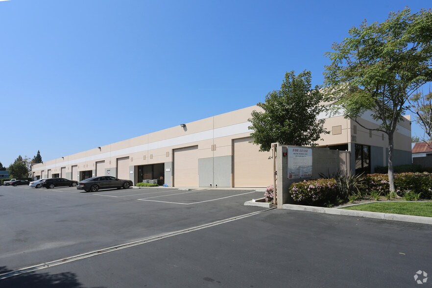 More Photos Of 202 E Alton Ave, Santa Ana Warehouse For Lease