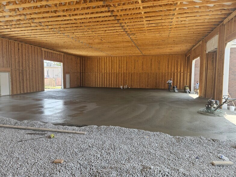 More Photos Of 8000 Hardy Way, Sellersburg Light Distribution For Sale