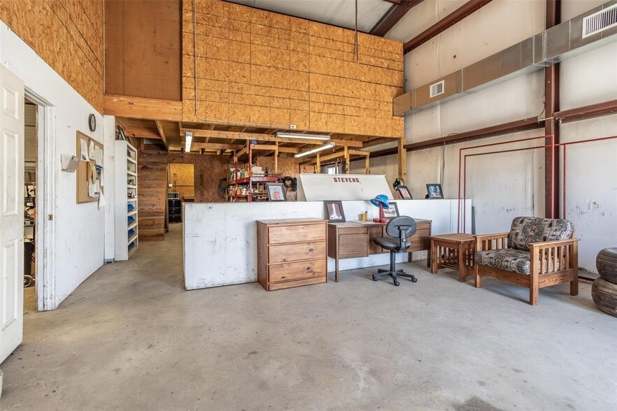 More Photos Of 510 Locust St, Whitesboro Service For Lease