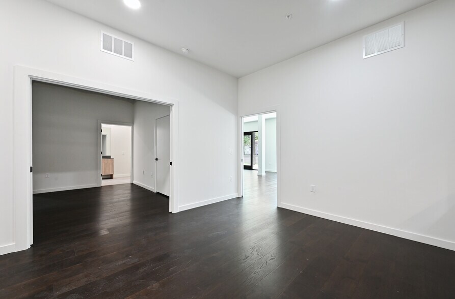 More Photos Of 2209 S First St, Austin Apartments For Sale