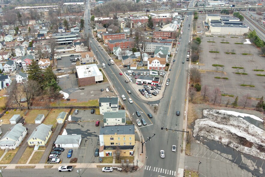 More Photos Of 385 New Park Ave, Hartford Auto Repair For Sale