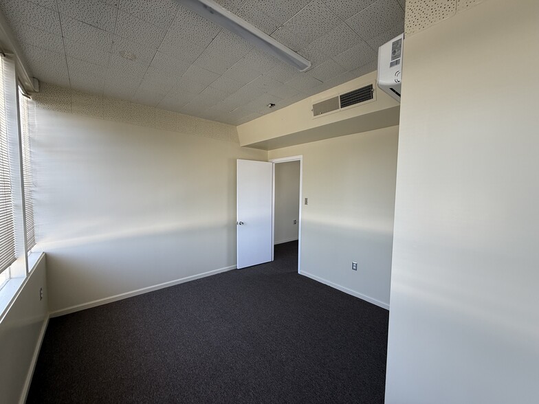 More Photos Of 2801-2819 N Blackstone Ave, Fresno Office For Sale