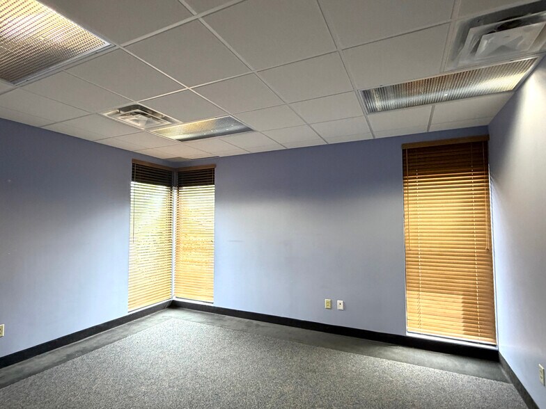 More Photos Of 6575 Kirkville Rd, East Syracuse Medical For Lease