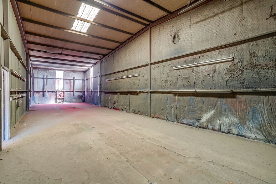 More Photos Of 3550 N Main St, Cleburne Industrial For Sale