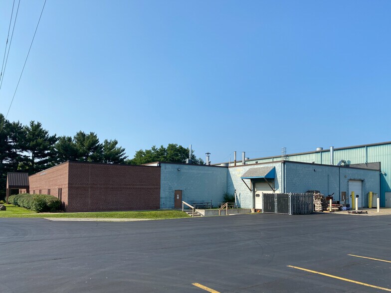 More Photos Of 10850 Hall Rd, Whitmore Lake Warehouse For Lease