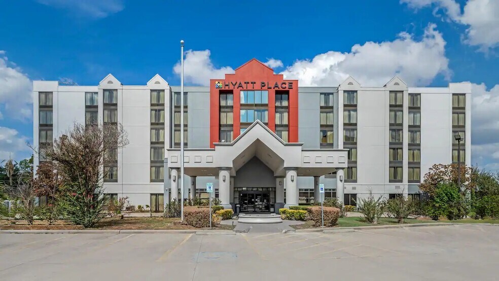 More Photos Of 300 United Leuva Cir, Houston Hotel For Sale