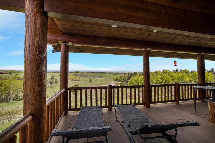 More Photos Of 1665 Whisper Ridge Rd, Ashton Hotel For Sale